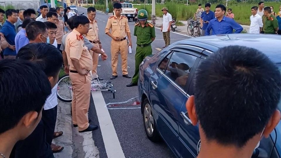 Vụ bé 3 tuổi tử vong: Thầy dạy ra ngoài uống nước, nữ học viên tập lái gây tai nạn